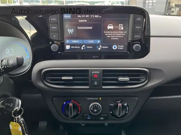 Car image 19