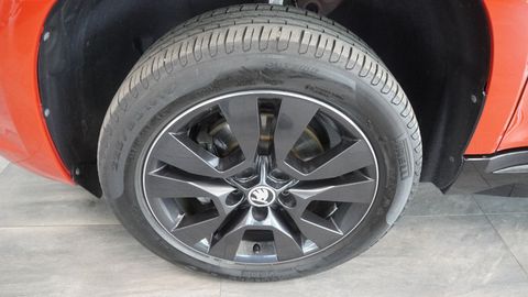 Car image 38