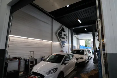 Car image 22