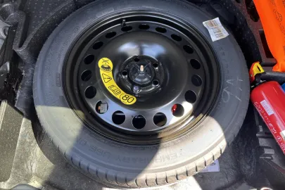 Car image 26