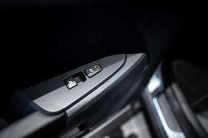 Car image 36