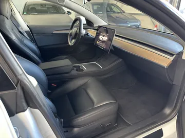 Car image 28