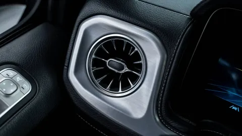 Car image 36