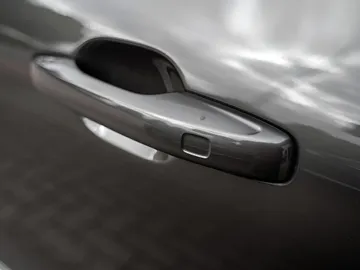 Car image 32