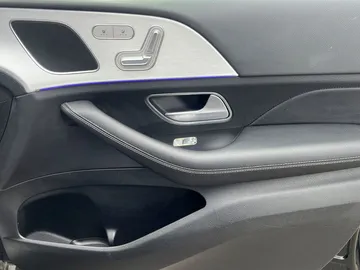 Car image 29