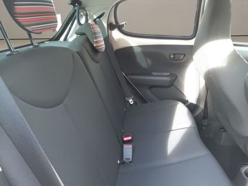 Car image 11