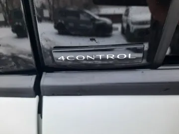Car image 27