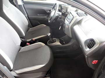 Car image 16