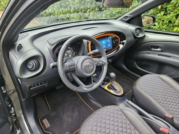 Car image 9