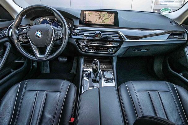 BMW 520i Touring Luxury Line 135 kW image number 3