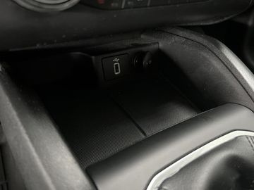 Car image 33