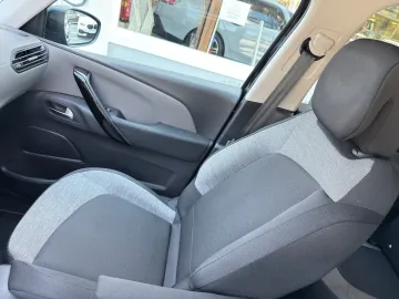 Car image 28