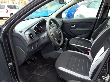 Car image 11