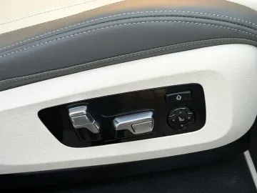 Car image 33