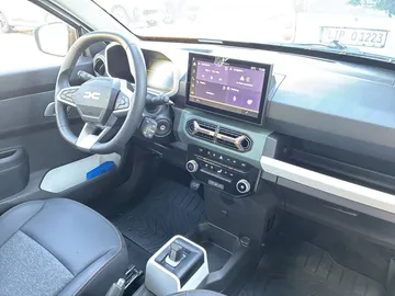 Car image 18