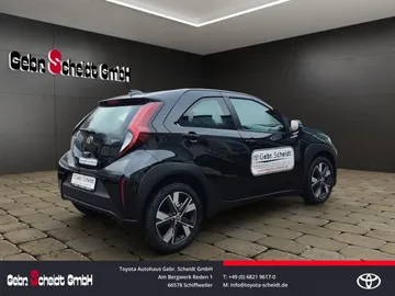 Car image 3