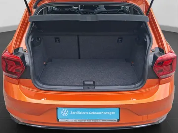 Car image 18