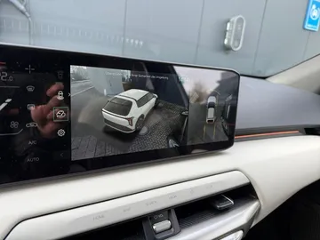 Car image 19