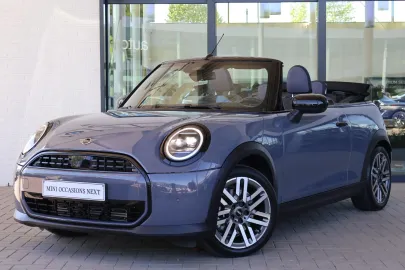 Car image 24