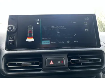 Car image 27