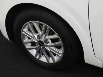 Car image 29