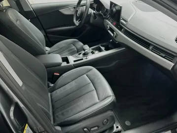 Car image 24