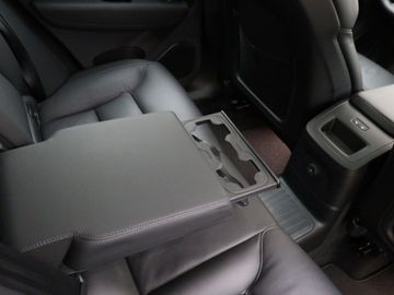 Car image 38