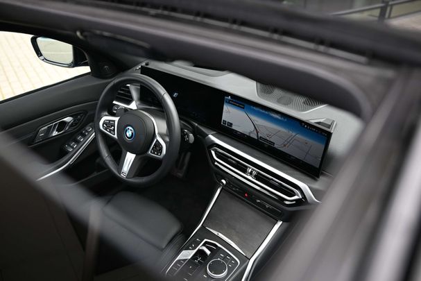 BMW 330 e Touring 215 kW image number 8