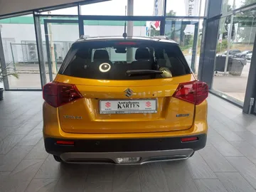 Car image 5