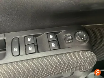 Car image 33