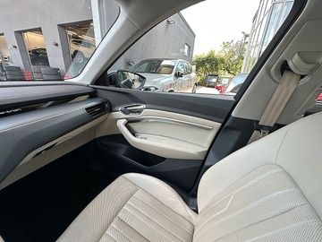 Car image 34