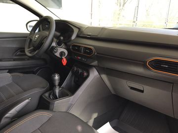 Car image 12