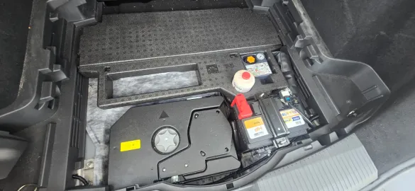 Car image 26