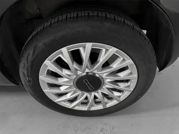 Car image 18