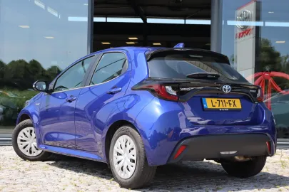 Car image 4