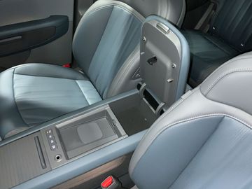 Car image 30