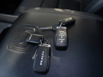 Car image 32