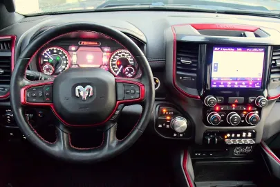 Car image 28