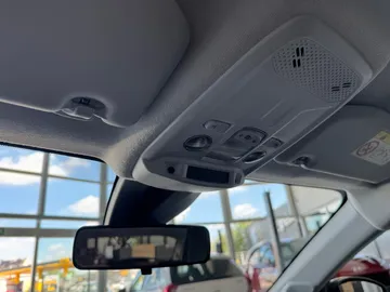 Car image 32