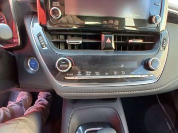 Car image 26