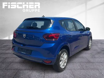 Car image 3