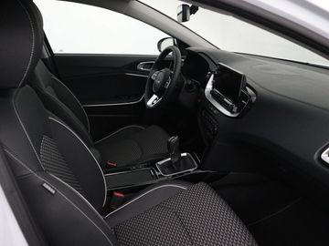 Car image 32