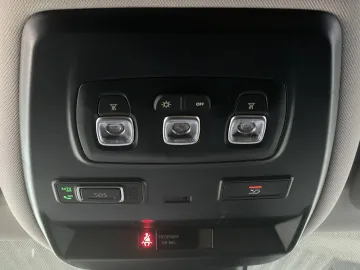 Car image 32