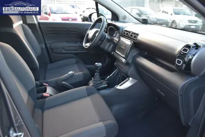 Car image 18