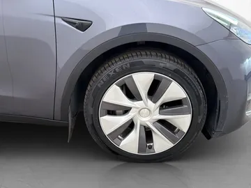 Car image 32