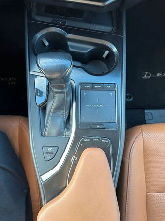 Lexus UX 250h 131 kW image number 21