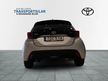 Car image 4