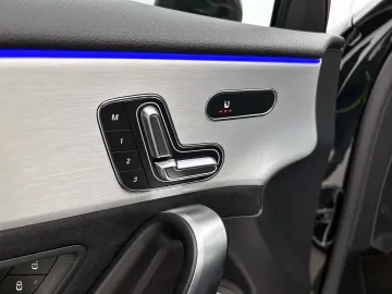 Car image 37