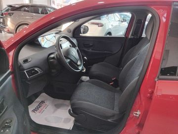 Car image 15