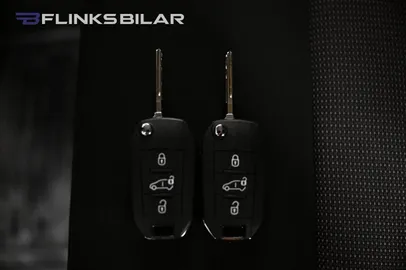 Car image 30